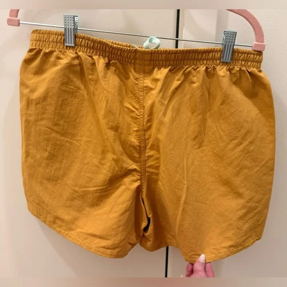 NWOT Patagonia Women's Funhoggers 4” Shorts | Medium (US 4-6) - Picture 8 of 11